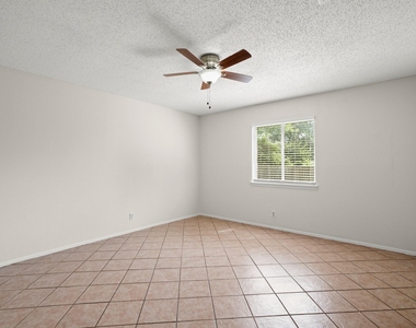 1404 Valleyridge Cir - Photo Thumbnail 11