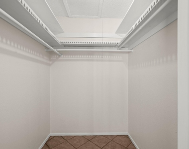 1404 Valleyridge Cir - Photo Thumbnail 12