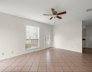 1404 Valleyridge Cir - Photo Thumbnail 5