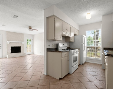 1404 Valleyridge Cir - Photo Thumbnail 1