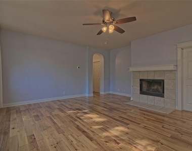 610 Palo Alto Ln - Photo Thumbnail 18