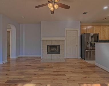 610 Palo Alto Ln - Photo Thumbnail 14