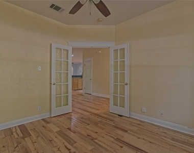 610 Palo Alto Ln - Photo Thumbnail 8