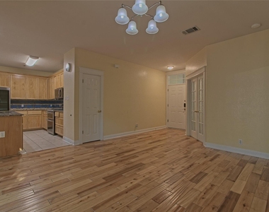 610 Palo Alto Ln - Photo Thumbnail 6