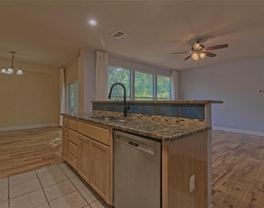 610 Palo Alto Ln - Photo Thumbnail 12