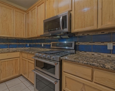 610 Palo Alto Ln - Photo Thumbnail 13