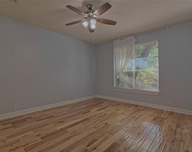 610 Palo Alto Ln - Photo Thumbnail 20