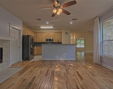 610 Palo Alto Ln - Photo Thumbnail 10