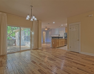 610 Palo Alto Ln - Photo Thumbnail 9