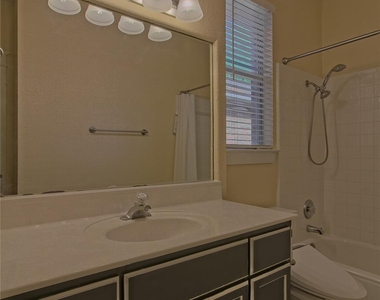 610 Palo Alto Ln - Photo Thumbnail 27