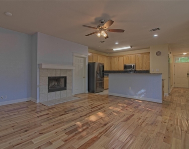 610 Palo Alto Ln - Photo Thumbnail 17