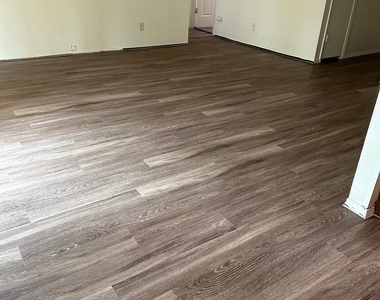 4406 Dovewood Dr - Photo Thumbnail 7