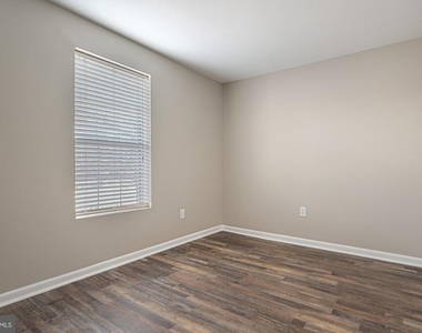 102 N Caroline Place - Photo Thumbnail 10