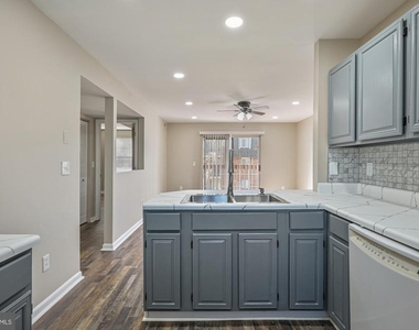 102 N Caroline Place - Photo Thumbnail 5