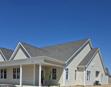 619 Ruth Way - Photo Thumbnail 1