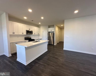 619 Ruth Way - Photo Thumbnail 4
