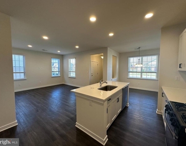 619 Ruth Way - Photo Thumbnail 5