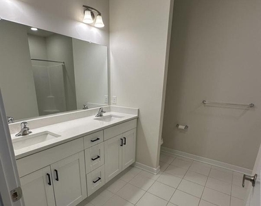 619 Ruth Way - Photo Thumbnail 7