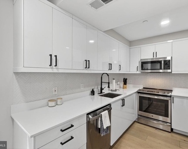 919 12th Street Ne - Photo Thumbnail 8