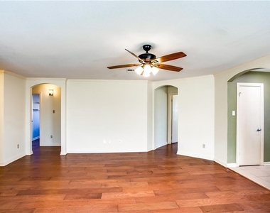 122 Quail Hollow Dr - Photo Thumbnail 8