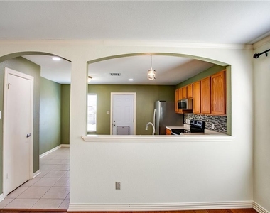 122 Quail Hollow Dr - Photo Thumbnail 9