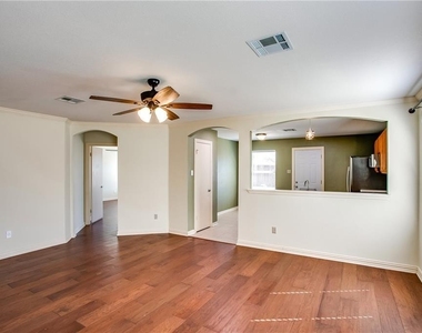 122 Quail Hollow Dr - Photo Thumbnail 7