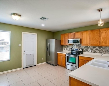 122 Quail Hollow Dr - Photo Thumbnail 10