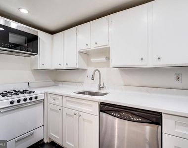 813 Maryland Avenue Ne - Photo Thumbnail 4