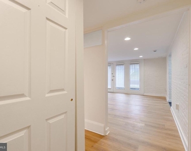 813 Maryland Avenue Ne - Photo Thumbnail 12