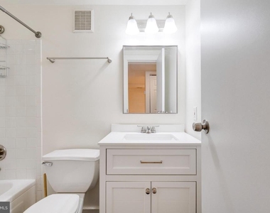 813 Maryland Avenue Ne - Photo Thumbnail 10