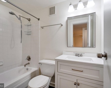 813 Maryland Avenue Ne - Photo Thumbnail 9