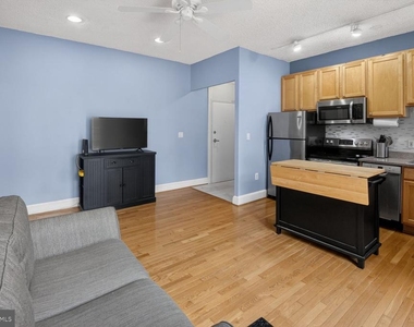 1401 Columbia Road Nw - Photo Thumbnail 4