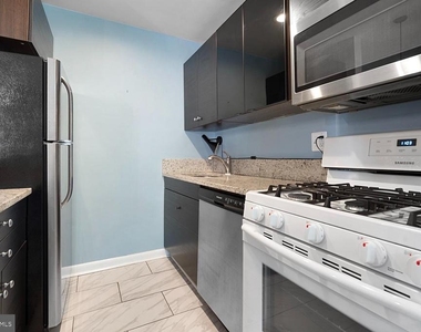 2400 41st Street Nw - Photo Thumbnail 7