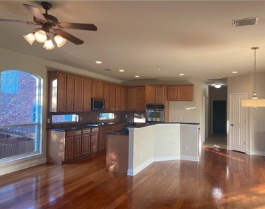 1813 Val Verde - Photo Thumbnail 6