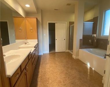 1813 Val Verde - Photo Thumbnail 20