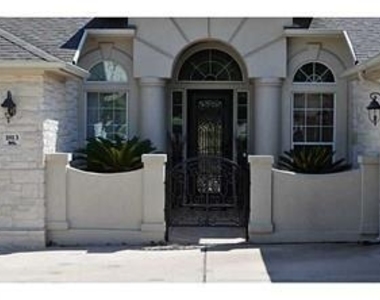 1813 Val Verde - Photo Thumbnail 2