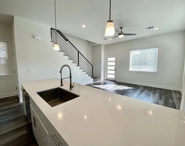 6102 Caddie St - Photo Thumbnail 7
