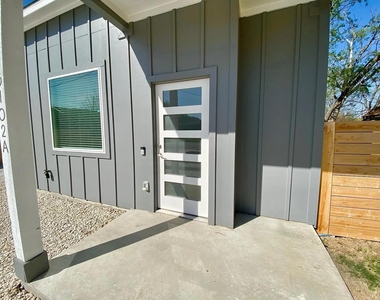 6102 Caddie St - Photo Thumbnail 1