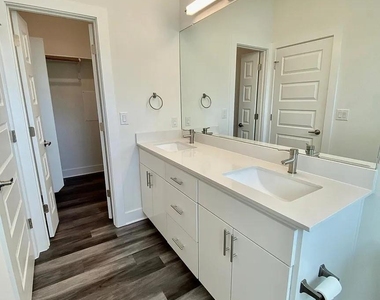 6102 Caddie St - Photo Thumbnail 10