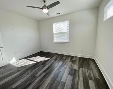 6102 Caddie St - Photo Thumbnail 12