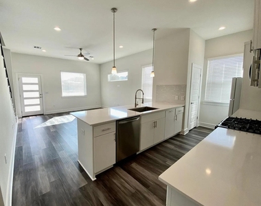 6102 Caddie St - Photo Thumbnail 4