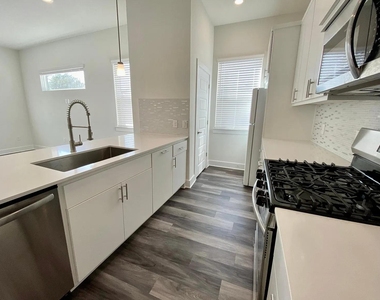 6102 Caddie St - Photo Thumbnail 6