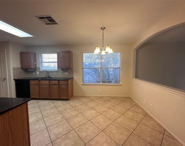 605 Blair Ave - Photo Thumbnail 6
