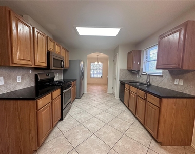 605 Blair Ave - Photo Thumbnail 4
