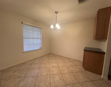 605 Blair Ave - Photo Thumbnail 3