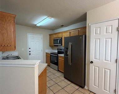 3907 Edgefield St - Photo Thumbnail 2