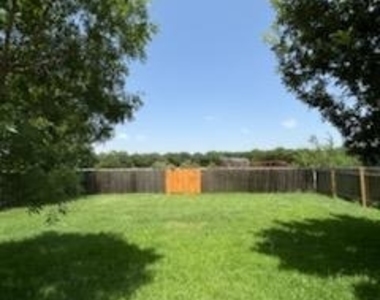 322 Meadowside Dr - Photo Thumbnail 9