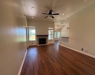322 Meadowside Dr - Photo Thumbnail 2