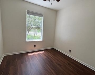 322 Meadowside Dr - Photo Thumbnail 5
