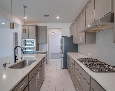5616 Monrovia Ln - Photo Thumbnail 6